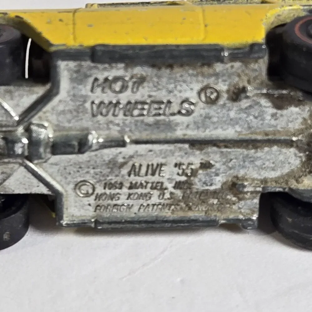 VINTAGE 1969 Hot Wheels Alive '55 Yellow Redline Diecast Car  Hong Kong